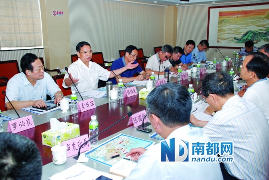 专家发言。