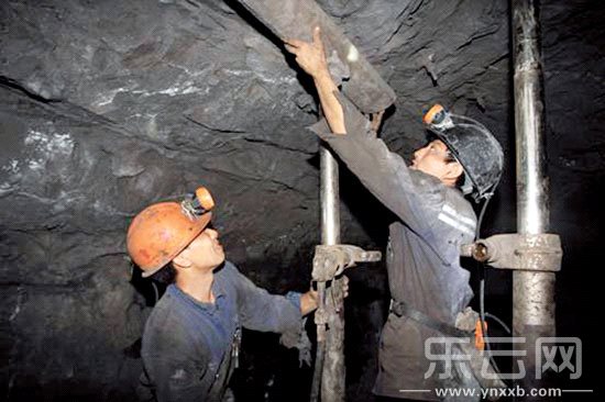 矿井里的工人在作业.供图