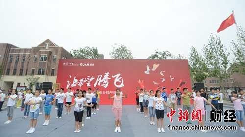 北京八中固安分校开学 华夏幸福推动城市教育