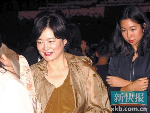 ■林青霞在女儿陪伴下低调入场