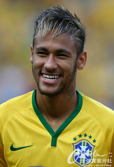 内马尔成为巴西国家队队长 邓加:他是我们的榜