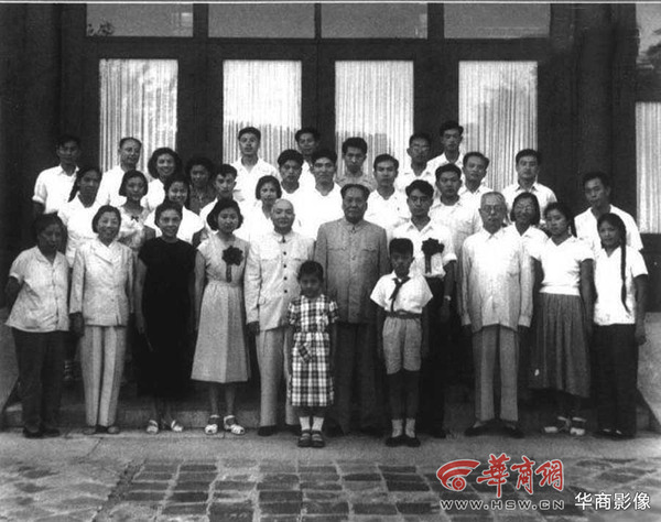 　　1959年9月，毛泽东参加李敏、孔令华的婚礼。