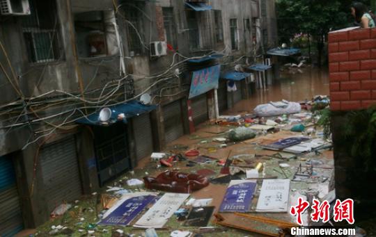 四川邻水暴雨袭击受灾严重 疏散转移上百民众