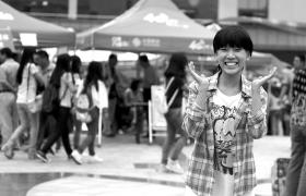 9月13日，湖南女子学院，前来报到的罗颖笑容满面。图/记者杨旭
