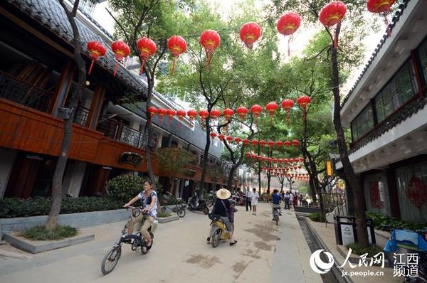 绳金塔美食文化艺术节暨第十三届绳金塔庙会22日开幕。