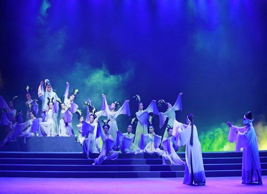 闽剧《兰花赋》正在演出（供图：《福州日报》）
