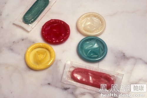 两性问答:使用避孕套可避免性病传染吗?|性病|