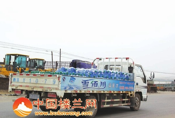 雪佰川桶装水仍在运送销售之中。