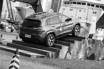 汽车上台阶 Jeep玩杂技!|试驾|切诺基