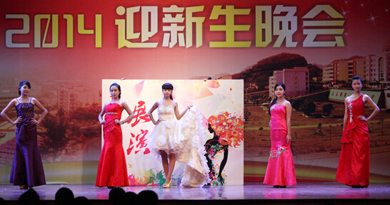 四场迎新生文艺晚会 七千广西理工新生共欢乐