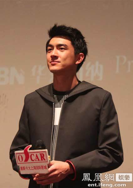 林更新郑州宣传《痞子2》 遭遇女研究生求爱