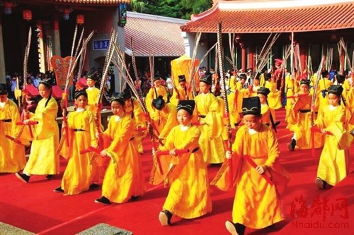 新竹市小学童表演精湛的六佾舞