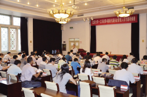 关于“北大博士”得逞拷问畸形人才观的毕业论文范文