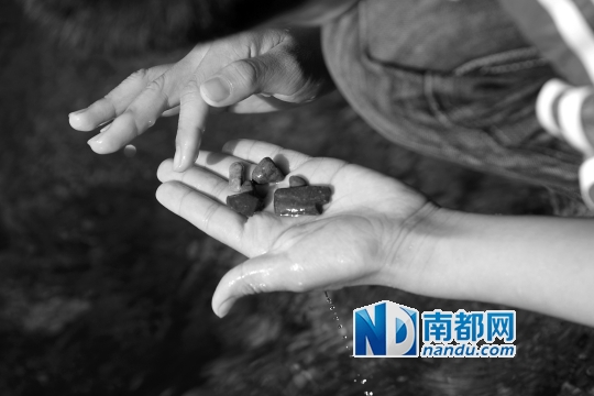 内蒙古噶仙河里的石头，附近的噶仙洞被学界认定为鲜卑族发源地。