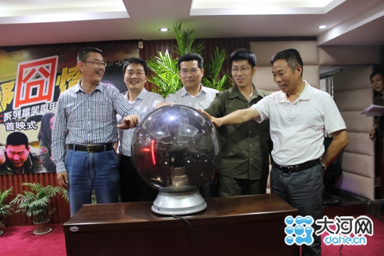 漯河自拍搞笑微电影《越野囧情》举行首映式|