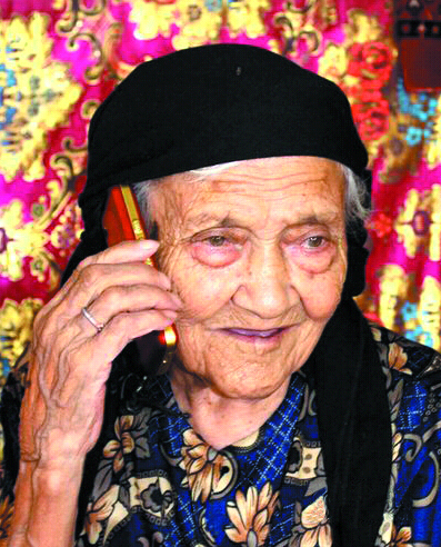 长寿老人阿丽米罕·色依提。