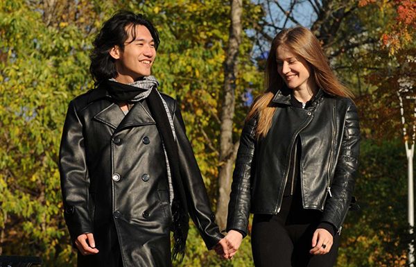 《一生一世》热拍 中俄画家携手演绎唯美跨国