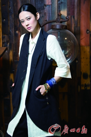 中性男款长版<em>马甲</em>|衬衫|女性_凤凰资讯