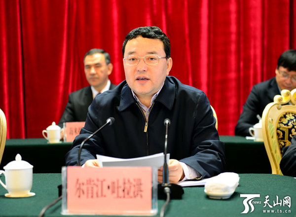 自治区党委常委尔肯江·吐拉洪讲话。