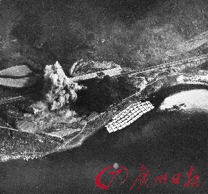 　　运送抗日军火物资的粤汉铁路屡屡遭遇轰炸。（文仕图片）