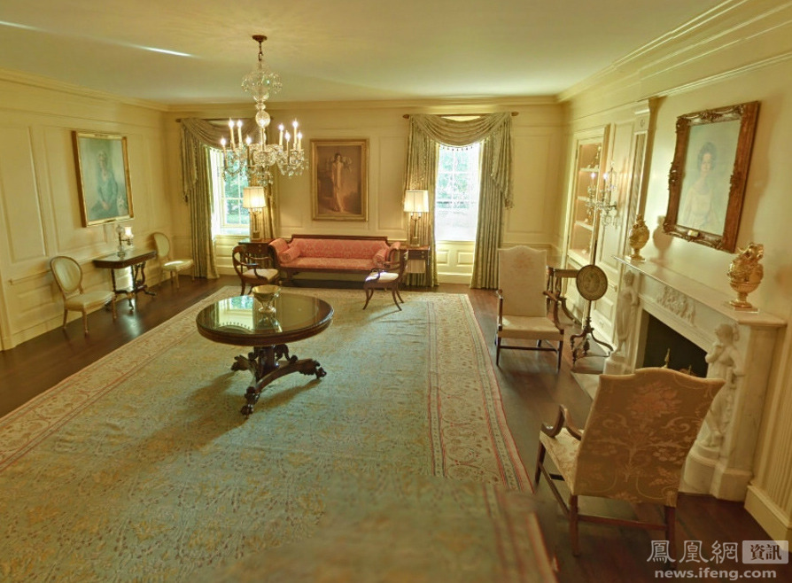 掘图志 > 正文     近期美国总统奥巴马批准谷歌街景可以进入白宫内部