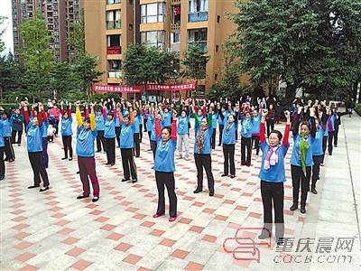 我胸部曲线不好,副乳多怎么办|运动|平肩_凤凰