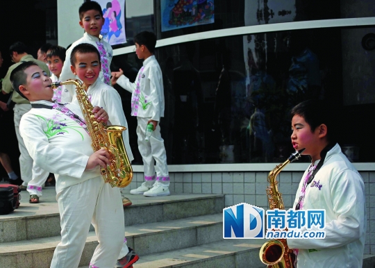 10月16日,蓓蕾剧院门外,参加广州市第七届学校