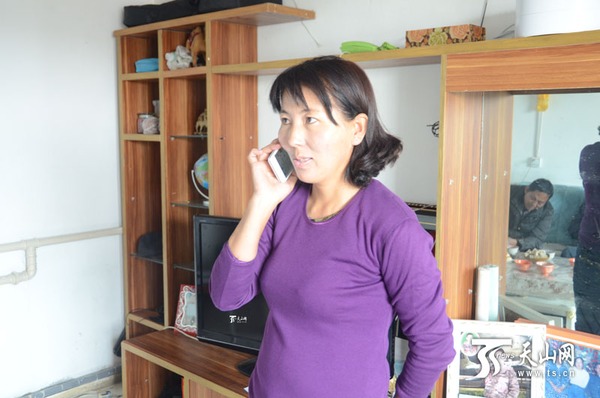 苏布特中午吃饭时,村民打来的咨询电话一刻不停