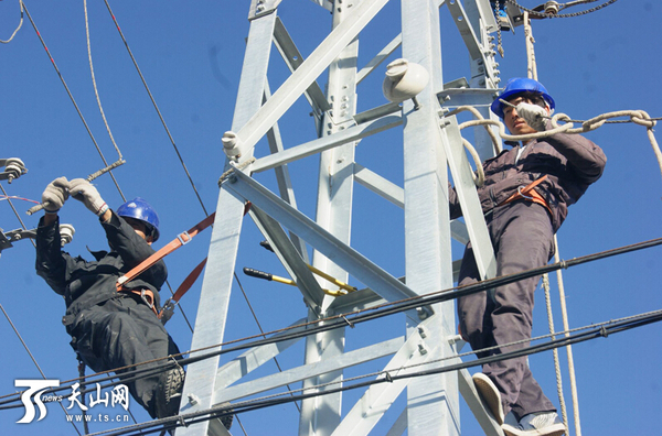 吉木萨尔县:更换老化电线 确保电路安全|吊车|电