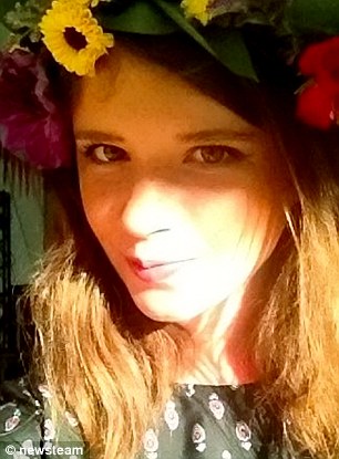 英女大学生私人照片遭盗,用于黄色网站招揽客户