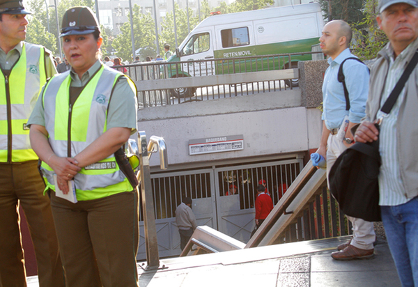 智利首都地铁因电路故障停运 路上堵车公交挤