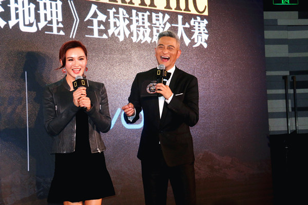 莫小棋和主持人吉杰互动