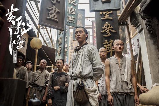 窄巷“百人斩”