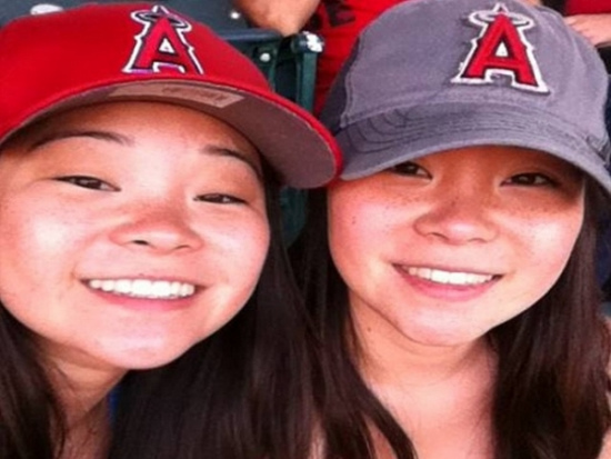 <em>双胞胎姐妹</em>失散多年后相认 系社交媒体牵线(图