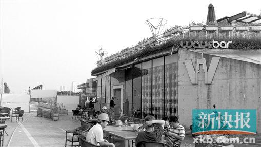 ■因还有酒吧未拆迁,有轨电车建设进度被拖延。    新快报记者 苏中阳/摄