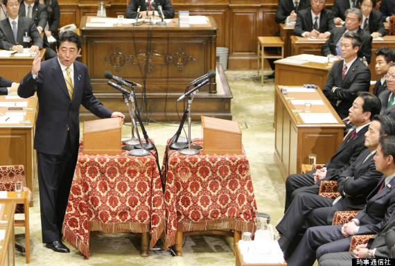 2012年11月14日，在党内首脑研讨会上发言的自民党总裁安倍晋三（图片来源：时事通信社）