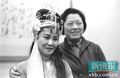 ■1981年,王昆与郭兰英。