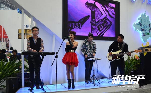 展区内还有歌唱表演
