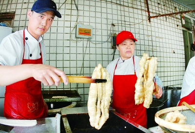“油条哥”刘洪安资料图。图片来源于网络