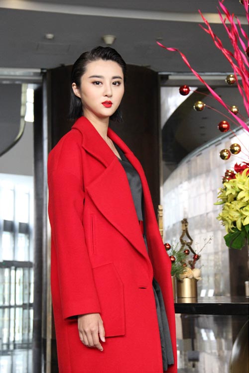 暗黑者剧组受邀亮相甘露展高冷女神范