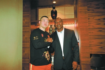 霍利菲尔德抵汉大谈拳王经|伯德|打法