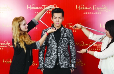 吴亦凡上海为蜡像量身 称 主演徐静蕾 新片如同