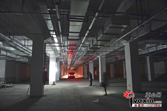 目前，已经主体完工的地下停车库可提供400个停车位。亚心网讯记者 宗合 摄