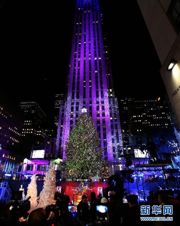 纽约洛克菲勒中心举行圣诞树亮灯仪式(图)|纽约