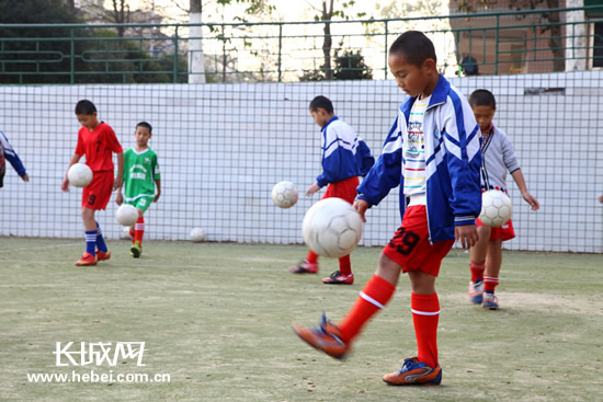 江西省西山学校6名足球小将入选北京国安队