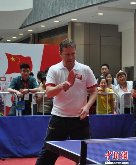 体坛不老传说:穆大叔年龄成谜 体操妈妈感动世