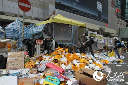 资料图:非法占领人士留下的物资