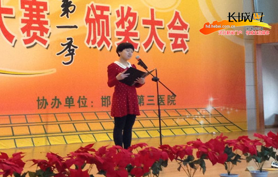 颁奖仪式上的优秀作品朗诵。 武萌 摄