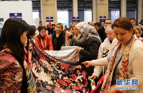 多国驻土耳其使馆参加慈善义卖活动 (组图)|土