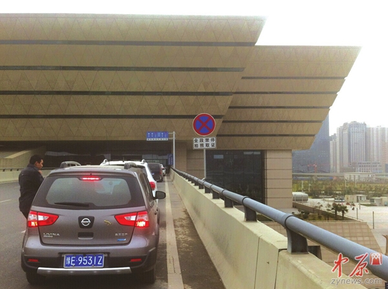 　　提示牌随处可见